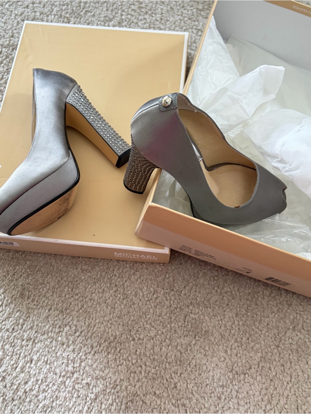 Michael Kors Silver Satin Peep-Toe Heels
Stunning. Silver stones on heels. Gorg!